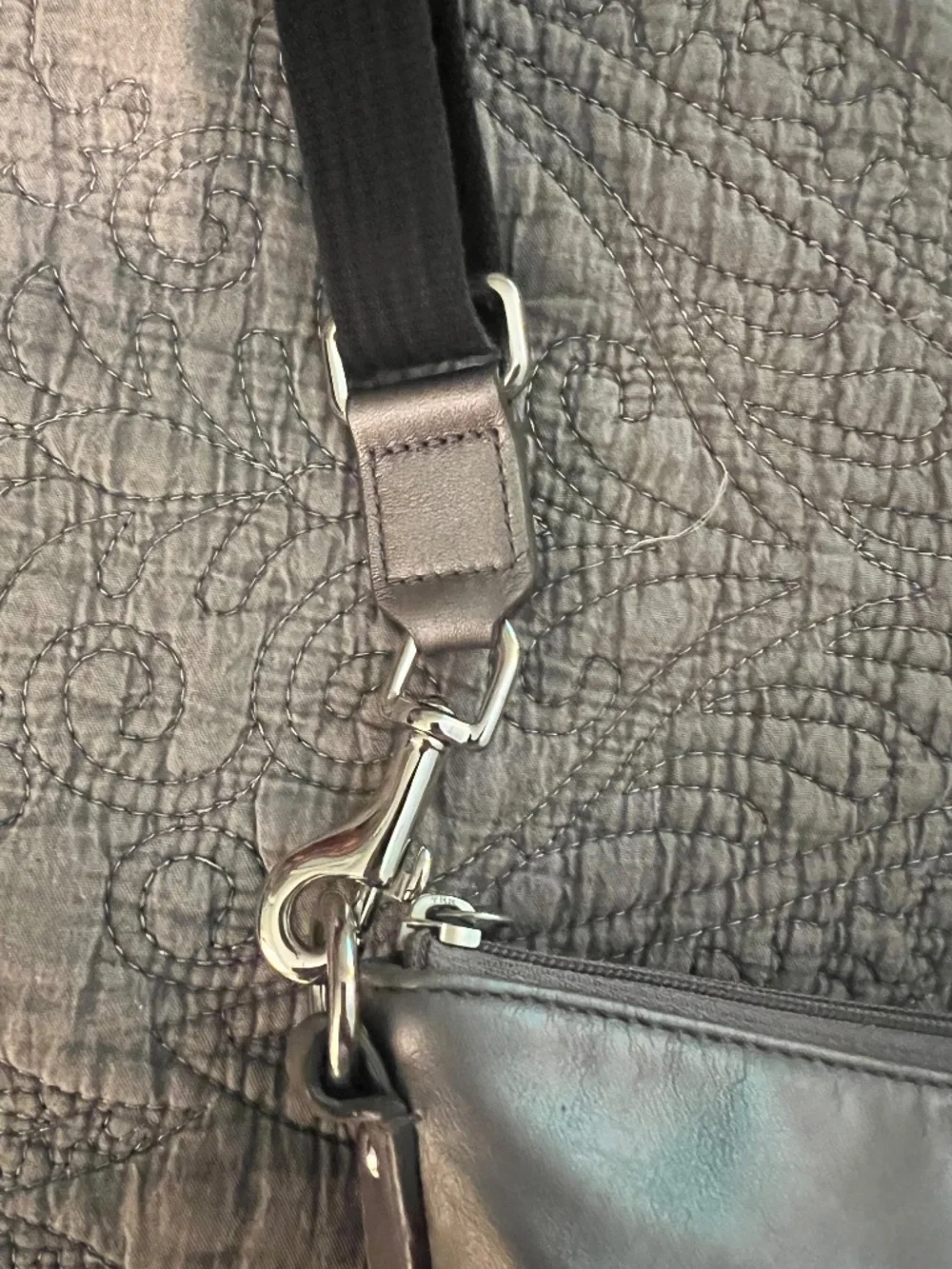 Coach Metallic Gun Metal Leather Crossbody Bag w/ Silver Turnlock Nice Inside